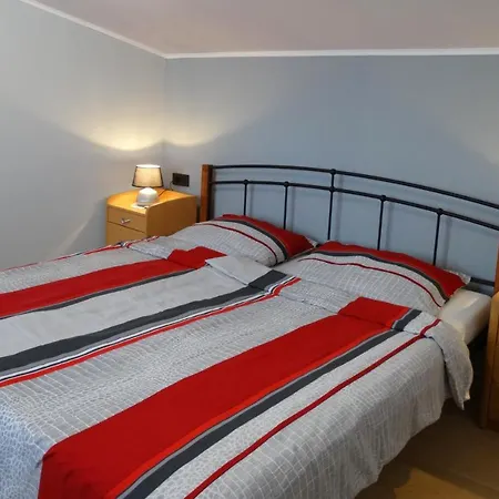 30091 - Mandekic Apartment